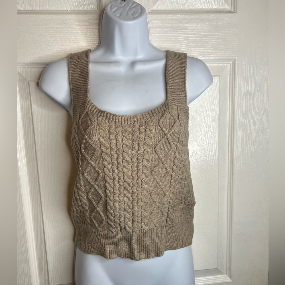 Cotton Emporium Women’s Medium Tan Acrylic Cable Knit Sleeveless Sweater Top M - Picture 10 of 14